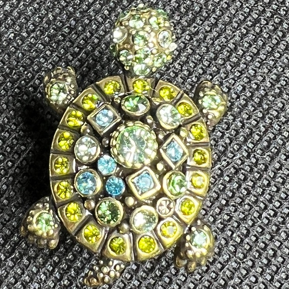 Heidi Daus Turtle Necklace & Earrings Set “Simply Irresistible” Green Crystals - Picture 14 of 14